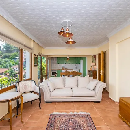 Retro Charm And Vintage Elegance In Karagozler, Appartamento *