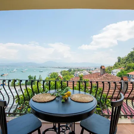Appartamento Retro Charm And Vintage Elegance In Karagozler,